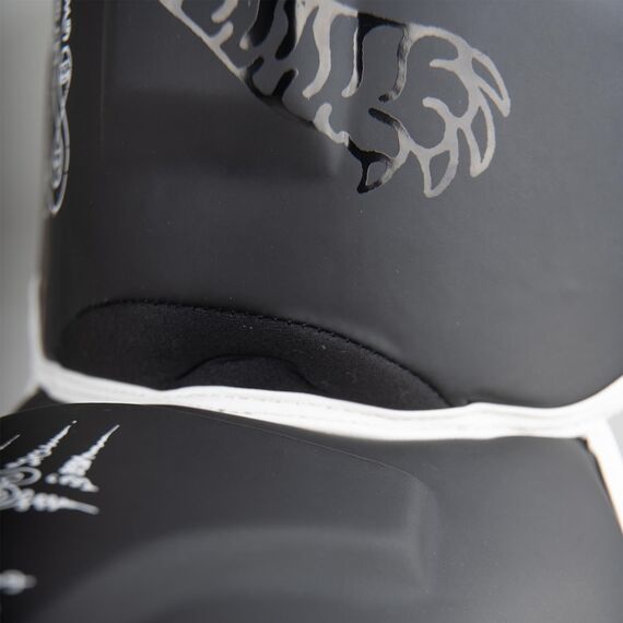 8 WEAPONS Shin Guards - Sak Yant Big Tiger black XL, Size: XL, Colour: Schwarz, 9 image