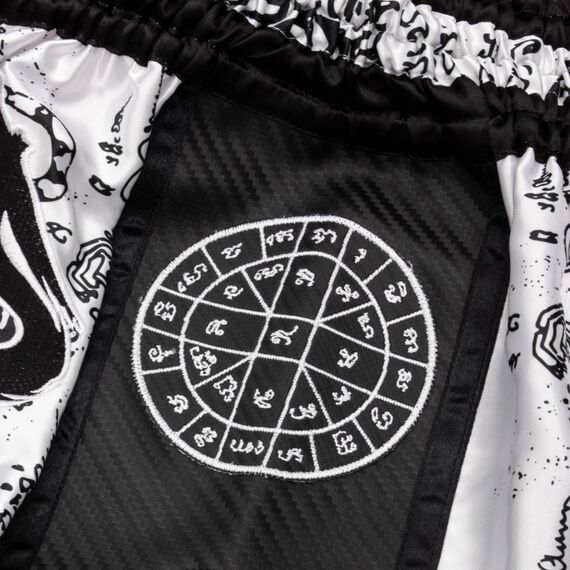 8 Weapons Muay Thai Shorts Carbon - Sak Yant Tigers, Size: M, Colour: Weiss, 4 image