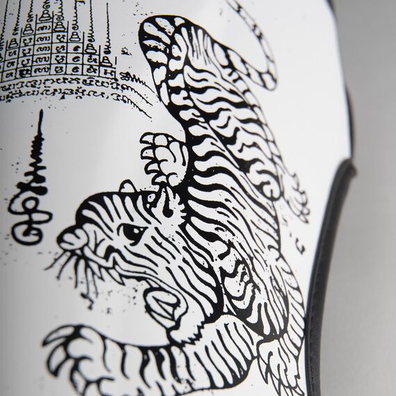 8 WEAPONS Shin Guards - Sak Yant Tigers white XL, Size: XL, Colour: Weiss, 7 image