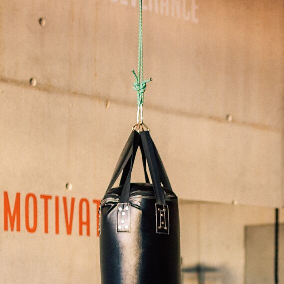Hanging full punching bag 180cm + fixing chain, 2 image