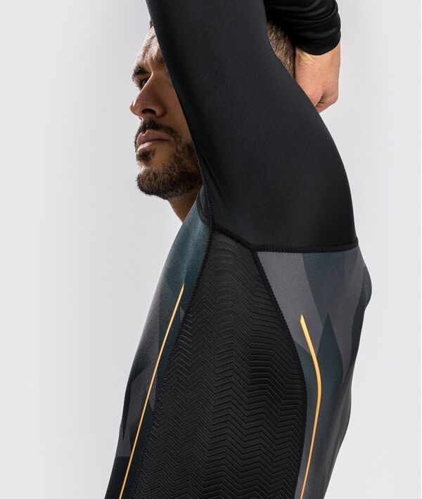 VE-04672-126-S-Venum Razor Rashguard Long Sleeves - Black/Gold - S