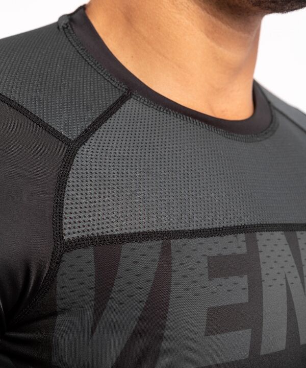 VE-04113-114-S-Venum ONE FC Impact Rashguard hort sleeves - Black/Black